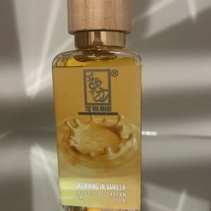 Dua brand Drowning in Vanilla Extrait de Parfum - Gold